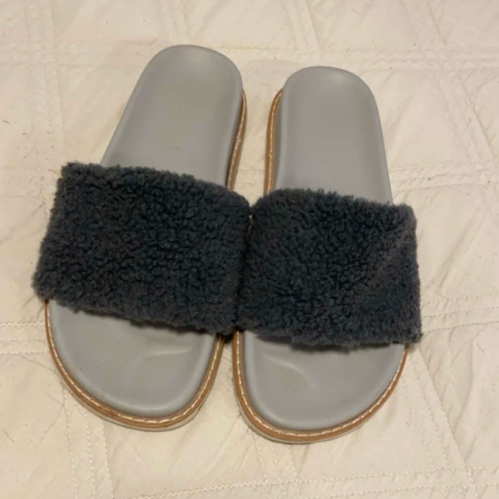 Sherpa slides size 8